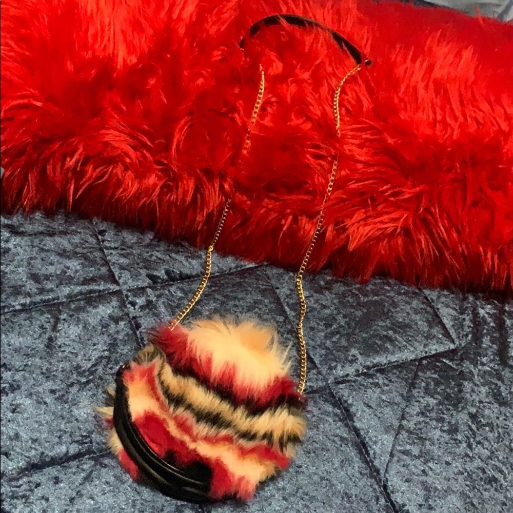 FURRY CROSS BODY BAG